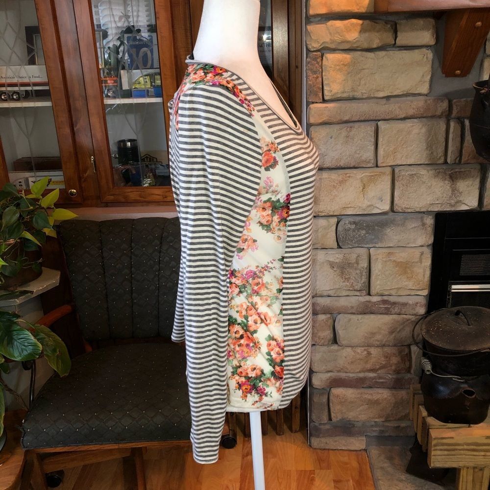 Potters pot size small long sleeve striped/floral - Picture 3 of 4
